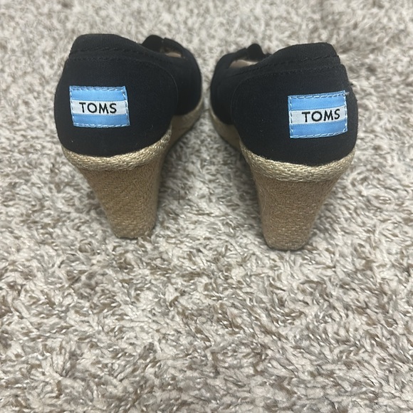 TOMS Black and Tan Wedge Shoes - Picture 4 of 6